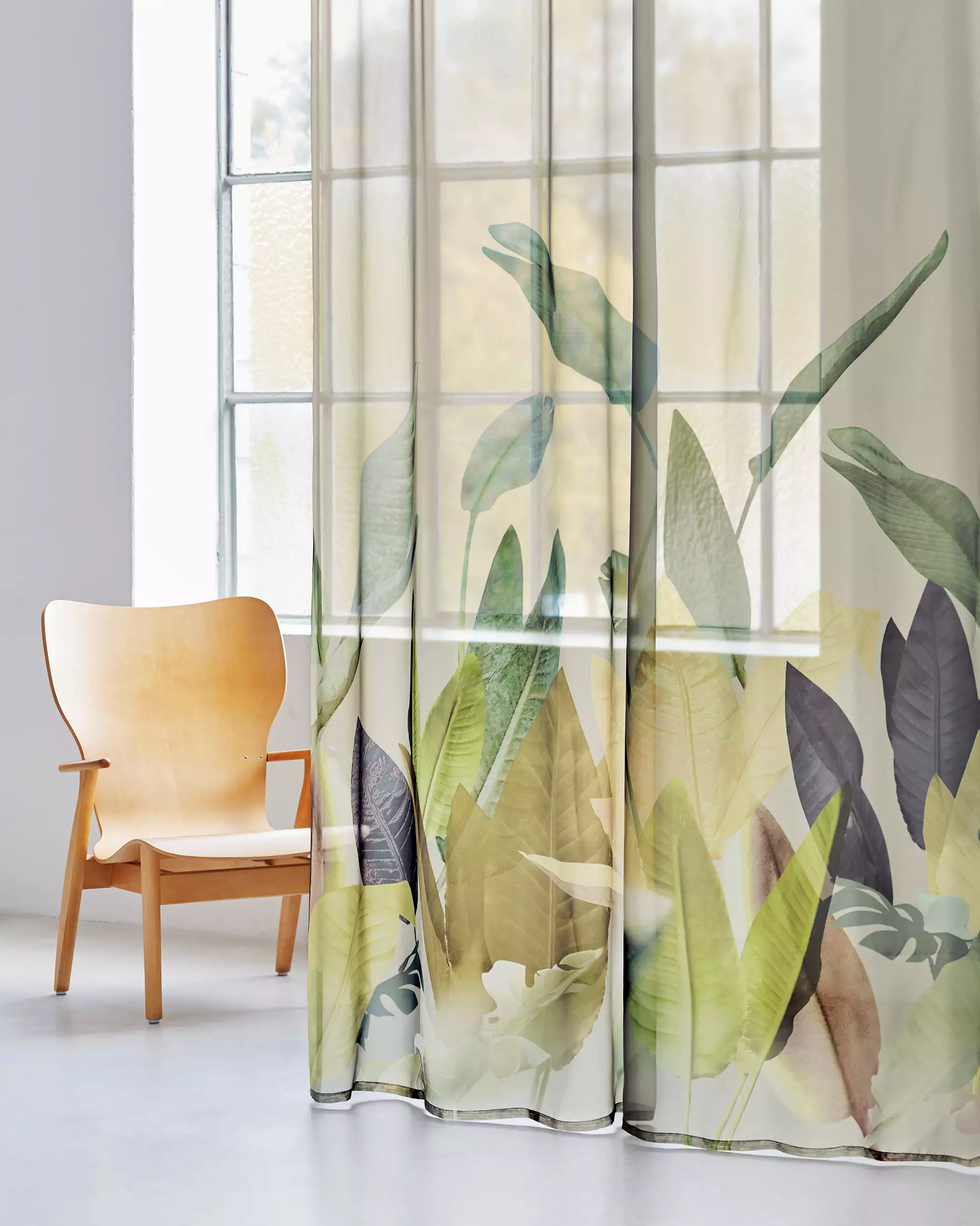 Création Baumann Fana Vorhangstoff transparent Blätter