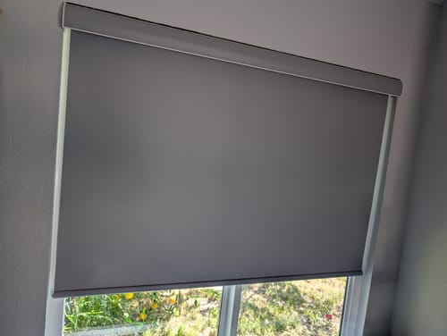 SmartWings Home Vinyl Blackout Rollo motorisiert blickdicht