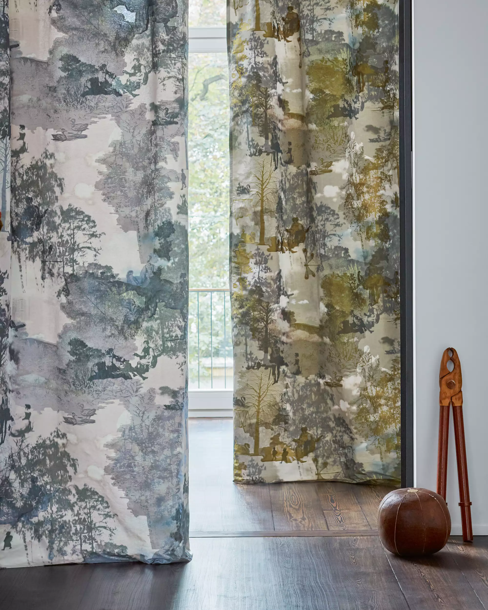 Création Baumann Stories Vorhangstoff Toile-de-Jouy
