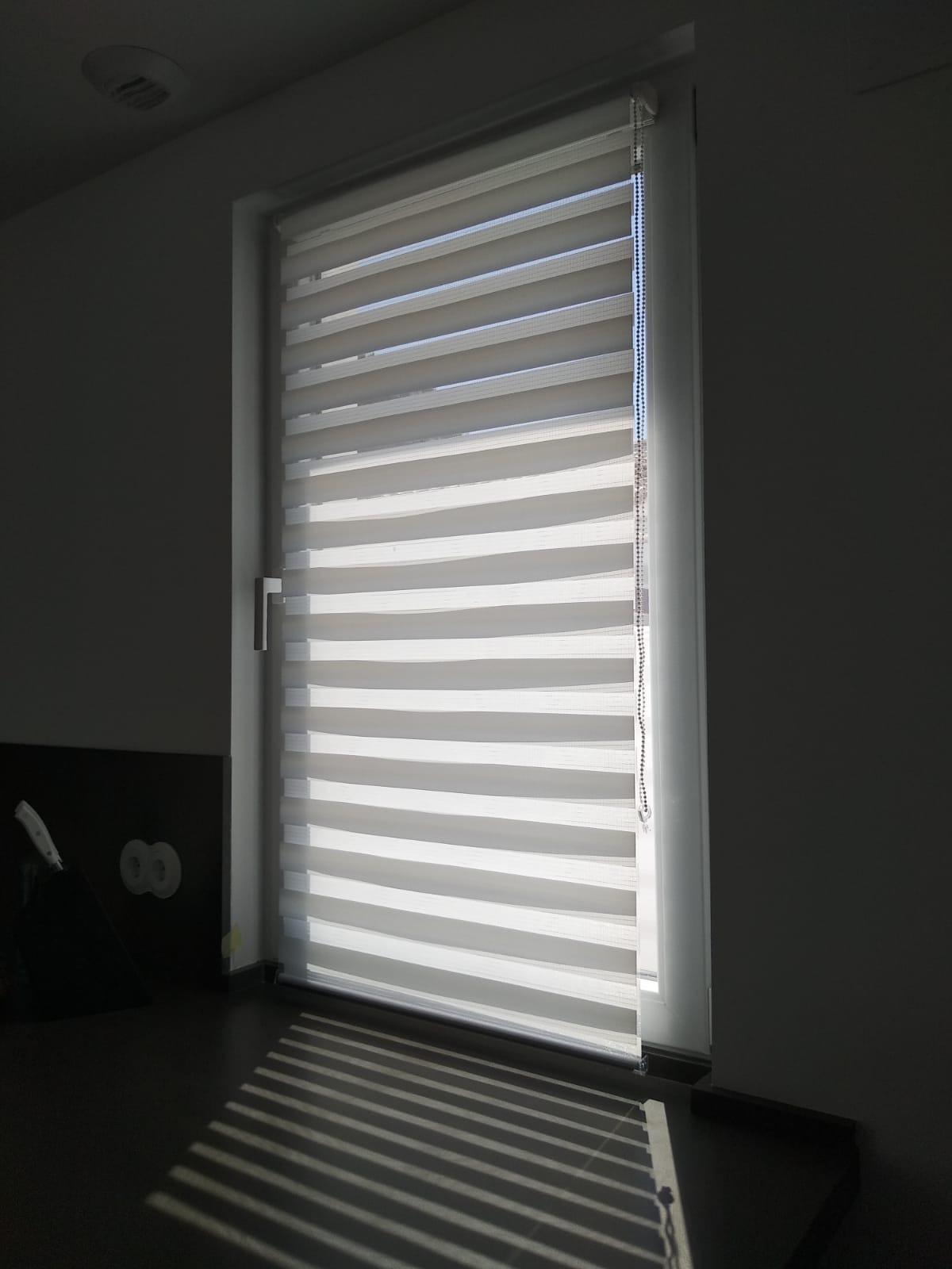 Sol Royal Klemmfix Doppelrollo 60x220 cm Weiß blickdicht
