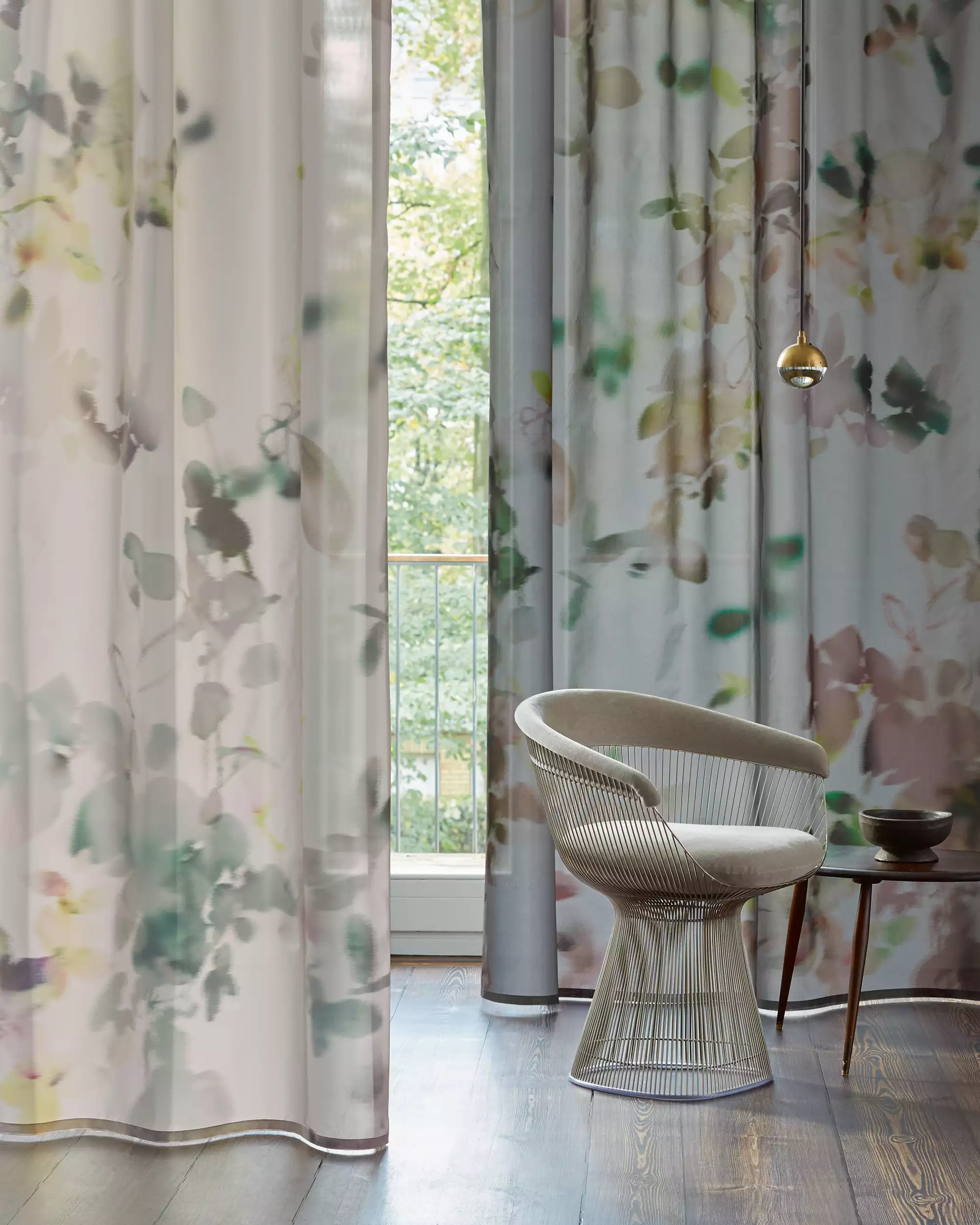 Création Baumann Siena Malva Vorhangstoff halbtransparent floral